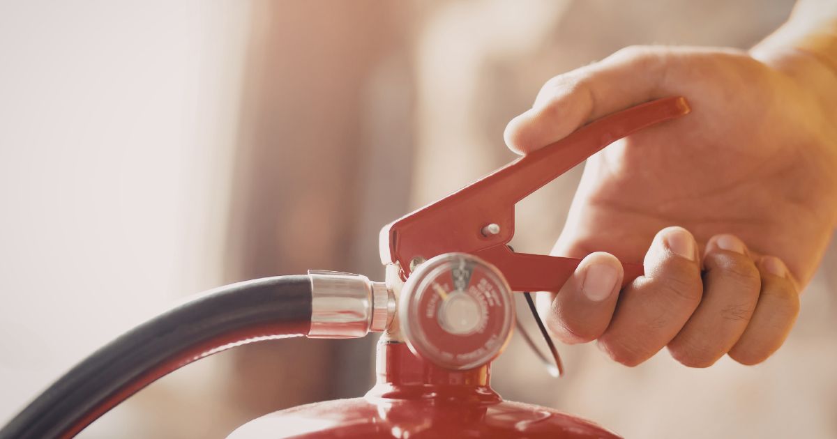 民泊清掃と消防設備点検の関係｜清掃時にチェックすべき安全設備