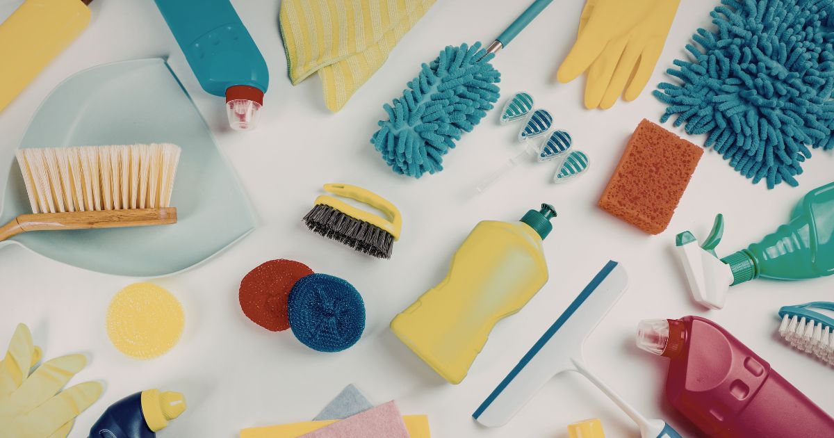 民泊運営者が知るべき清掃道具・洗剤の選び方｜コスパと効果で比較
