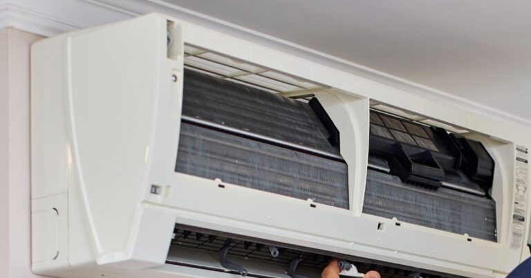 民泊のエアコンが臭い原因と対処法｜ゲストクレームを防ぐ日常管理