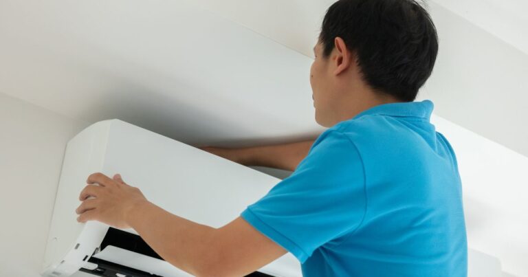 民泊のエアコン交換時期の見極め方｜修理 vs 買い替えの判断基準