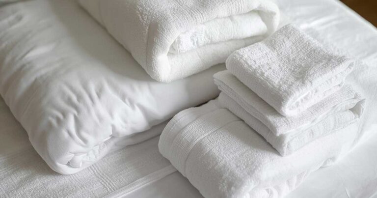 民泊のベッドメイキング完全マニュアル｜ホテル品質を再現する手順とリネンの使い方