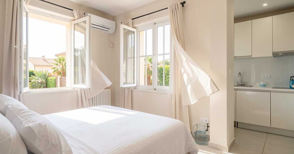 民泊の臭い対策｜カビ臭・生活臭・タバコ臭の原因と消臭の正しい手順